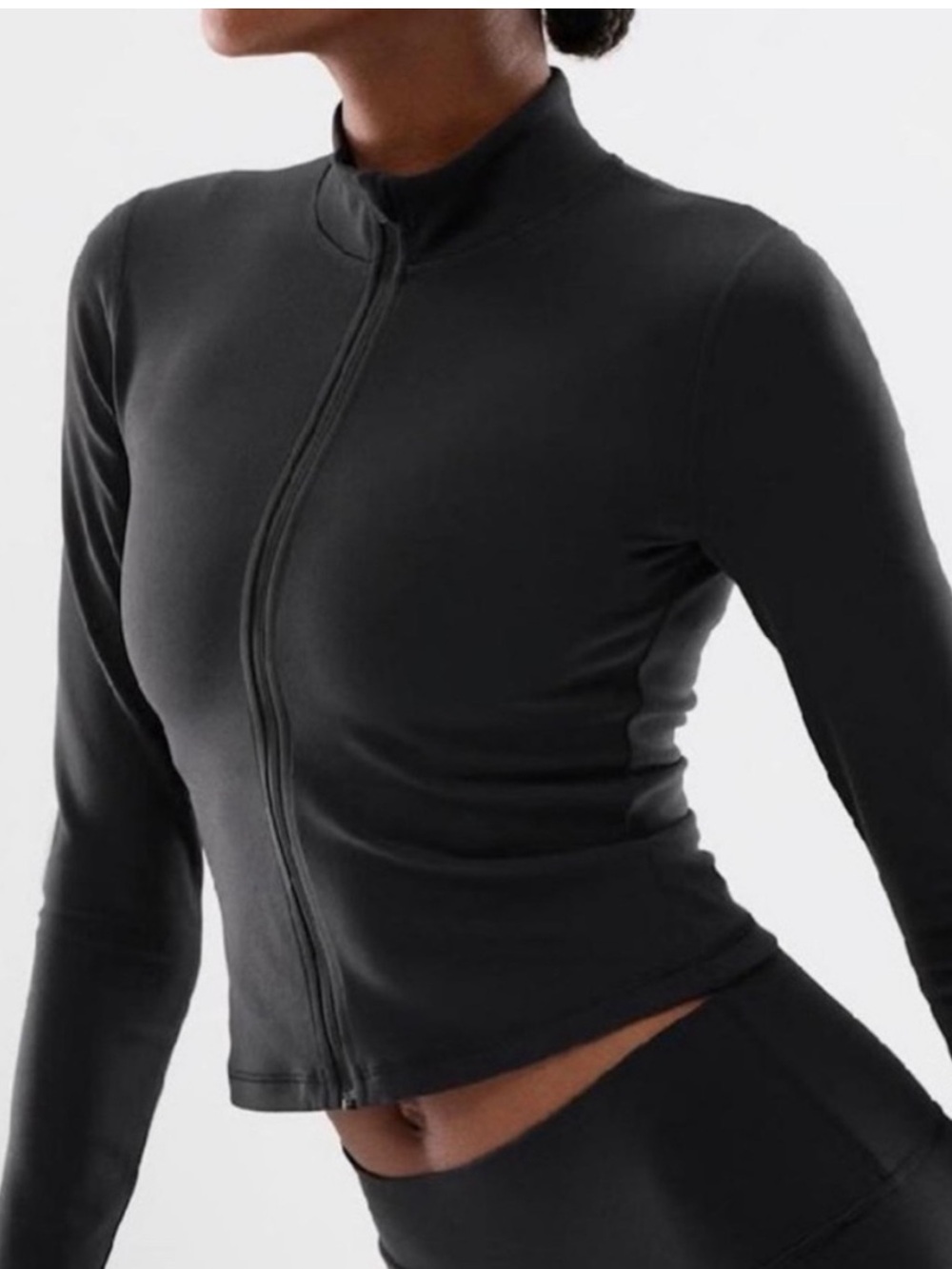 Aritzia Tnaction TNABUTTER butter Limit Zip Black Zip Up Crop Sweater XL